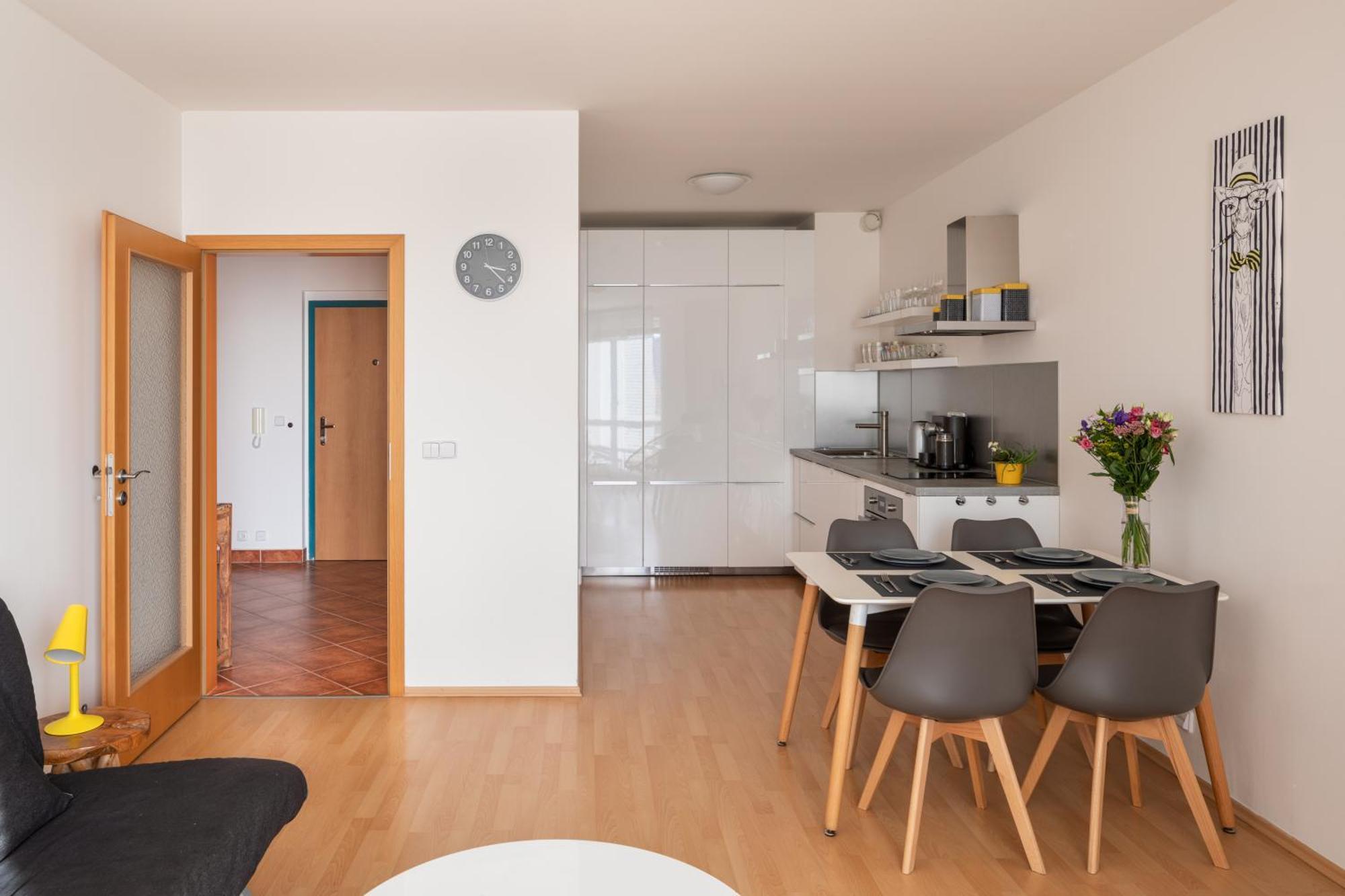 Sunny Apartment In Modrany By Prague Days Ngoại thất bức ảnh