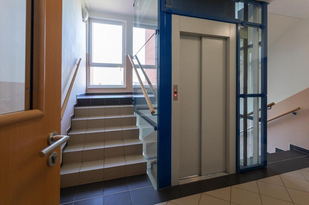 Sunny Apartment In Modrany By Prague Days Ngoại thất bức ảnh