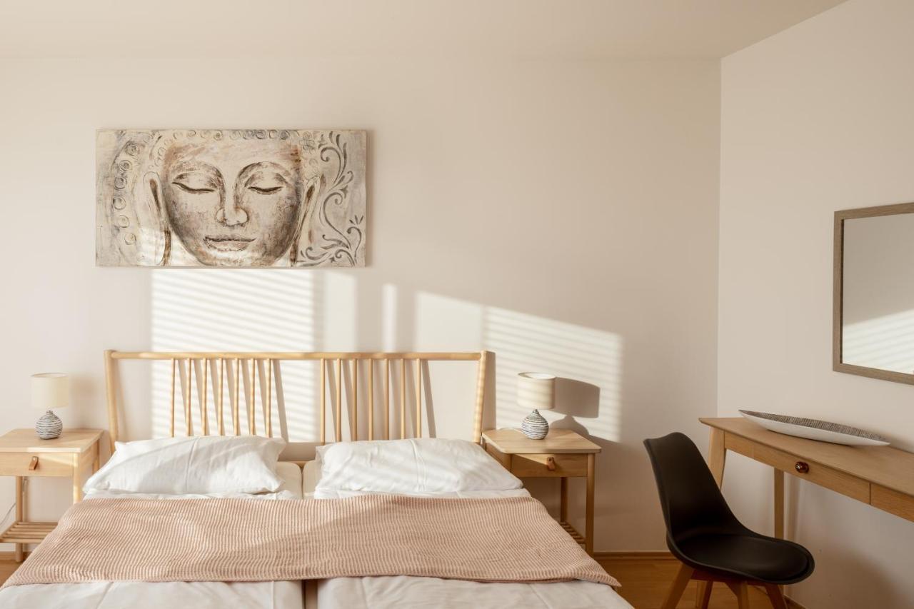 Sunny Apartment In Modrany By Prague Days Ngoại thất bức ảnh