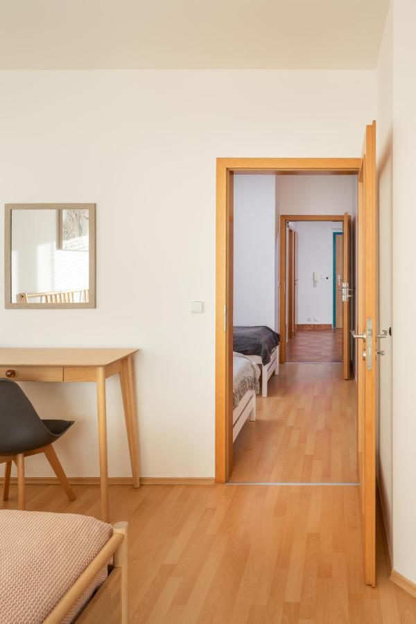 Sunny Apartment In Modrany By Prague Days Ngoại thất bức ảnh